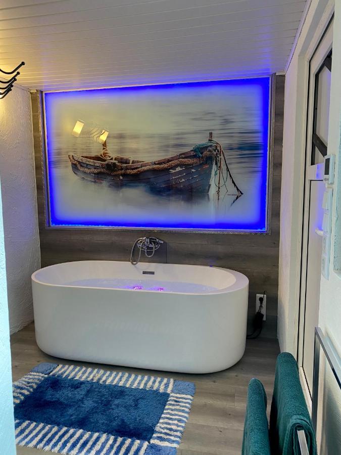 Gleis 2, Waggon Mit Ofen, Optional Mit Whirlpool Und Sauna Dahlem  Εξωτερικό φωτογραφία